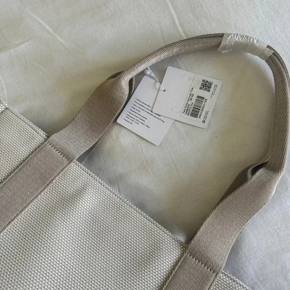 🆕 Lululemon Two Toned Canvas Tote Bag Large 10L - Picture 5 of 7